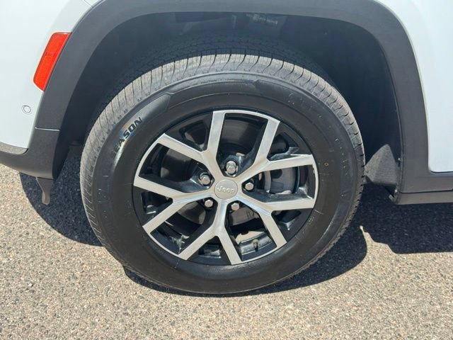 Used 2024 Jeep Grand Cherokee L Limited w/ Luxury Tech Group II AWD/4WD image 11