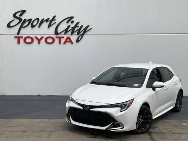 Used 2025 Toyota Corolla XSE FWD image 1