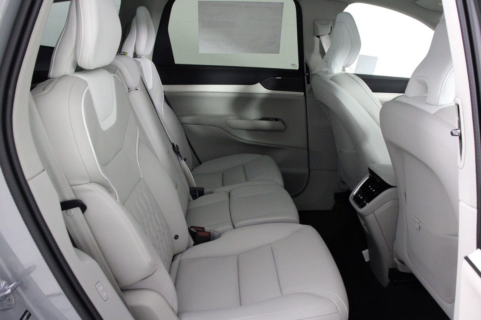 New 2025 Volvo EX90 Plus image 11