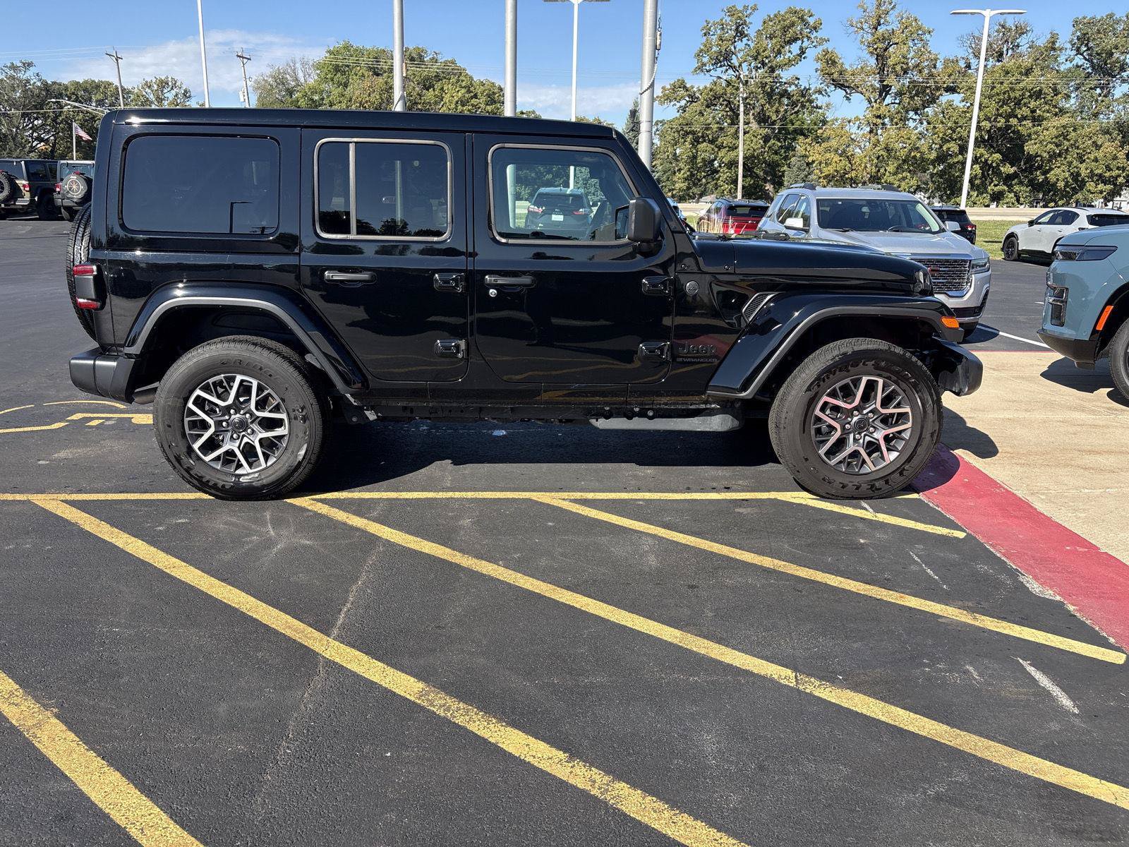 Used 2026 Jeep Wrangler Unlimited Sahara AWD/4WD image 4