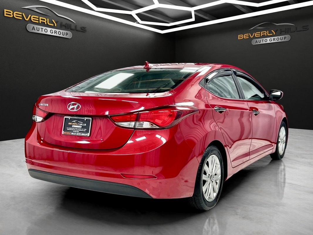 Used 2015 Hyundai Elantra SE w/ Option Group 03 FWD image 5