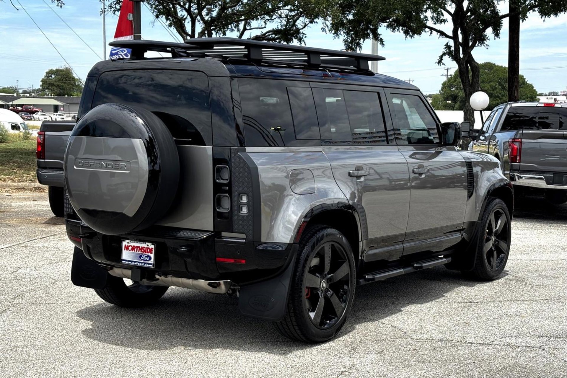 Used 2025 Land Rover Defender 110 X image 6