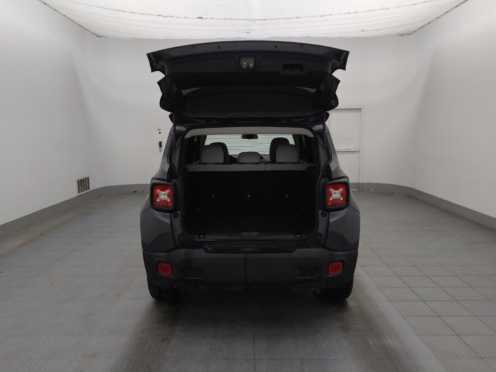 Used 2022 Jeep Renegade Latitude w/ Sun/Sound Group image 29