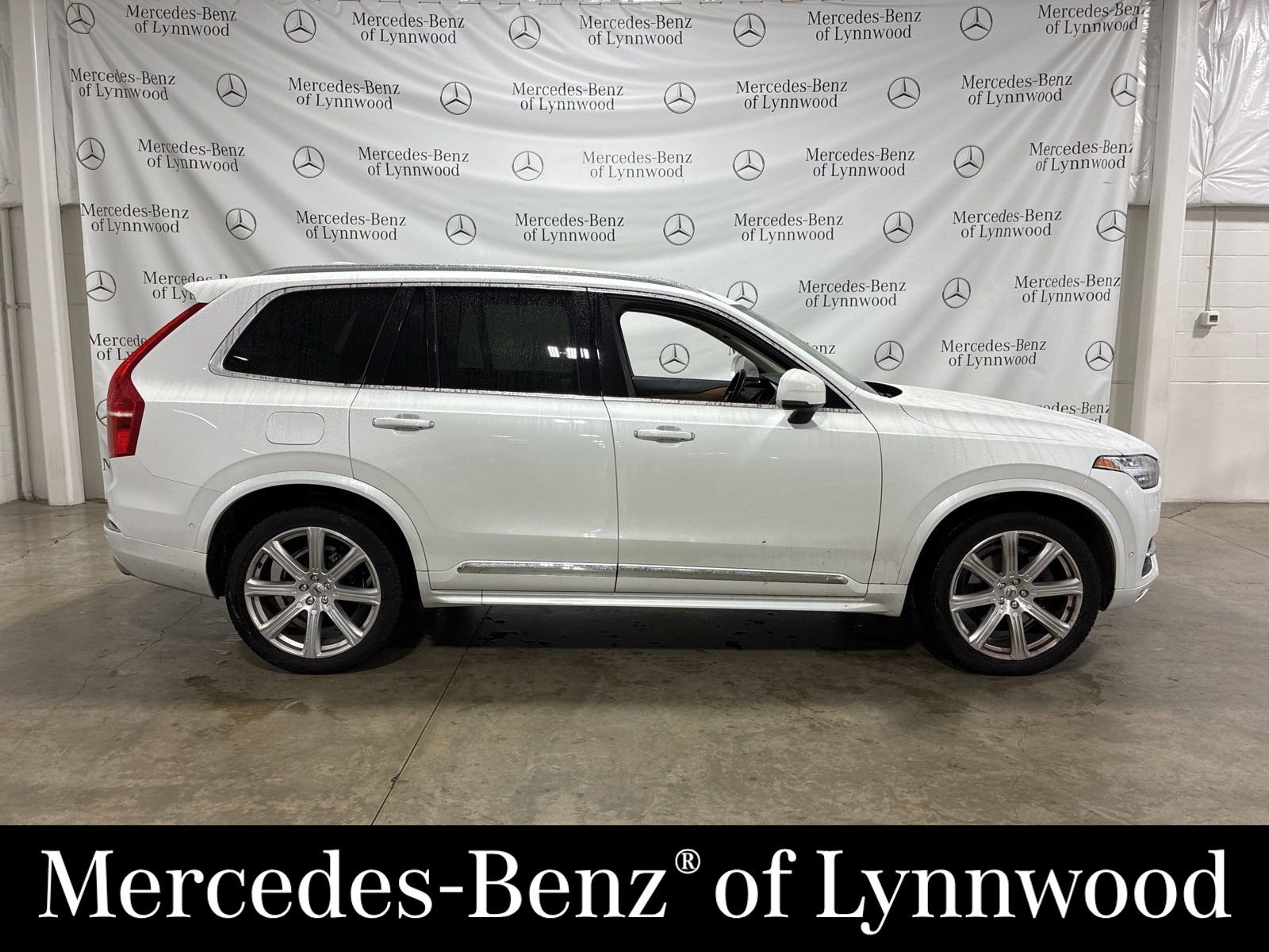 Used 2019 Volvo XC90 T6 Inscription w/ Luxury Package image 2