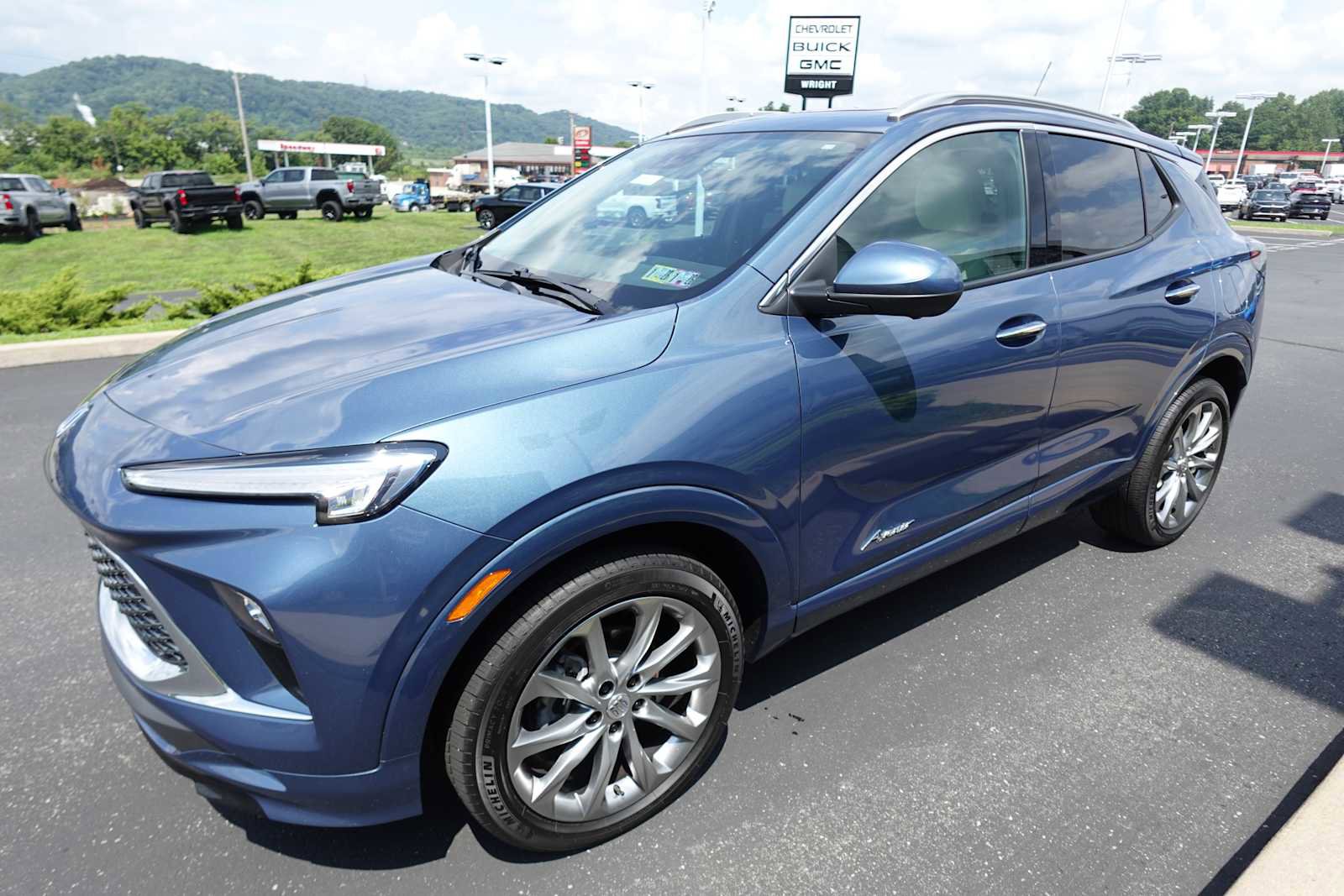 Used 2024 Buick Encore GX Avenir w/ Avenir Technology Package image 6