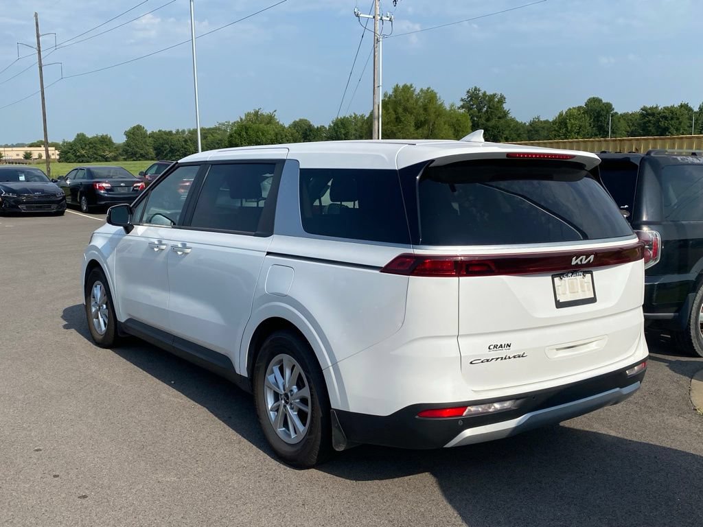 Used 2022 Kia Carnival LX FWD image 3