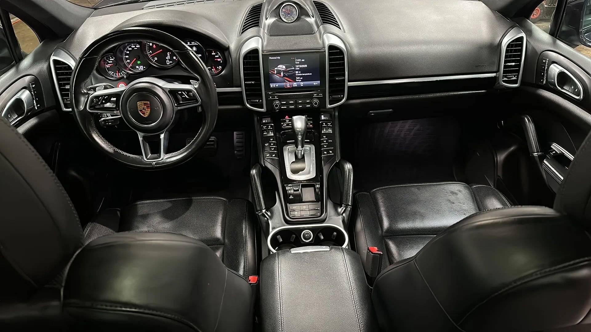 Used 2018 Porsche Cayenne Platinum Edition image 19