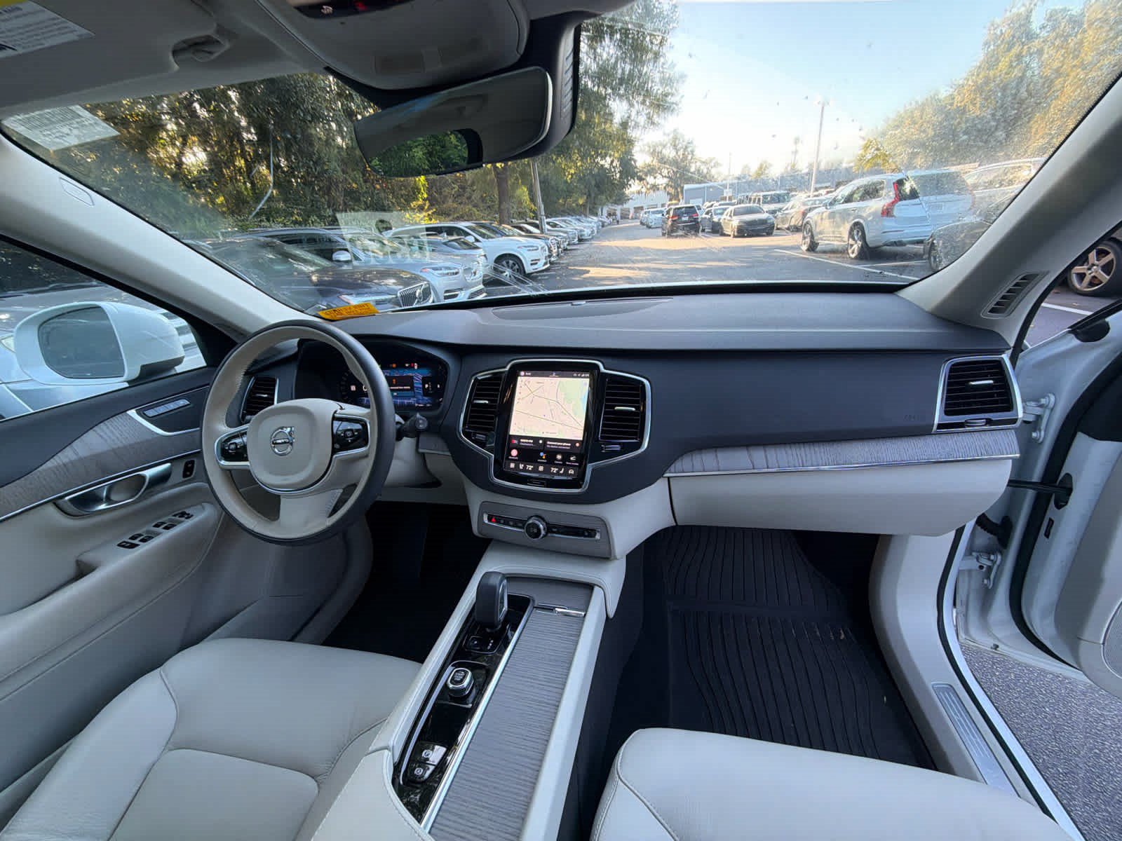 Used 2024 Volvo XC90 B6 Plus w/ Protection Package Premier AWD/4WD image 18