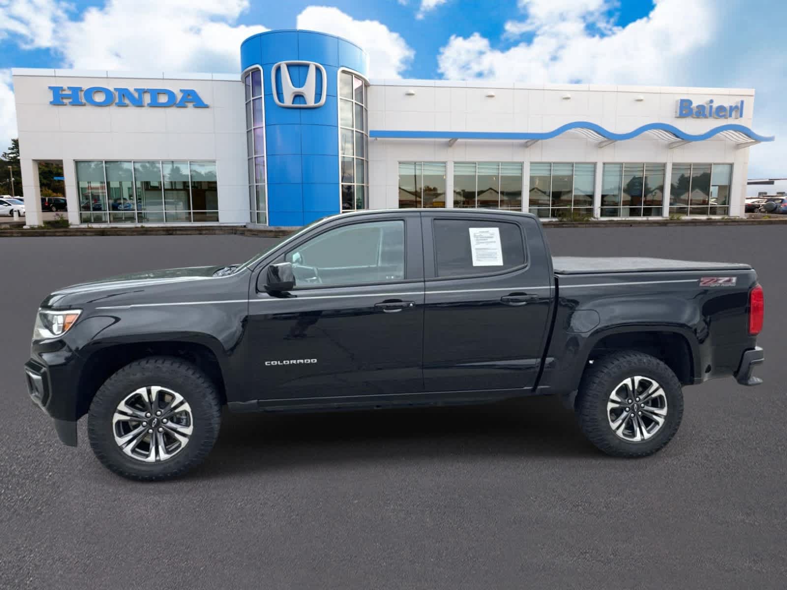 Used 2022 Chevrolet Colorado Z71 AWD/4WD image 2