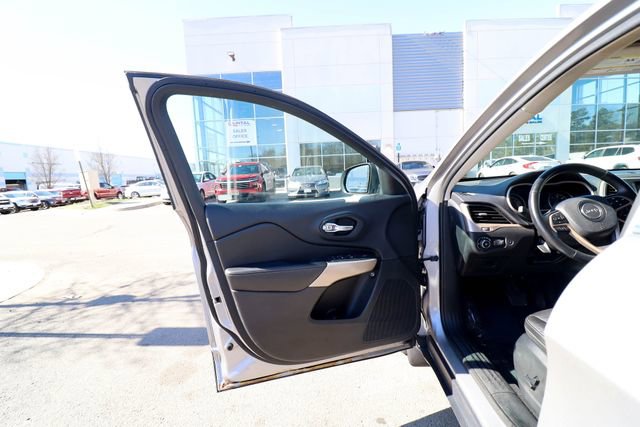 Used 2018 Jeep Cherokee Limited AWD/4WD image 34
