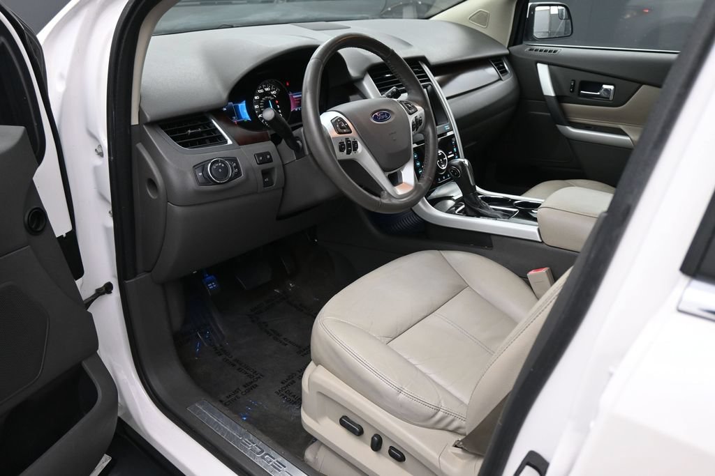 Used 2014 Ford Edge Limited w/ Driver Entry Package FWD image 2