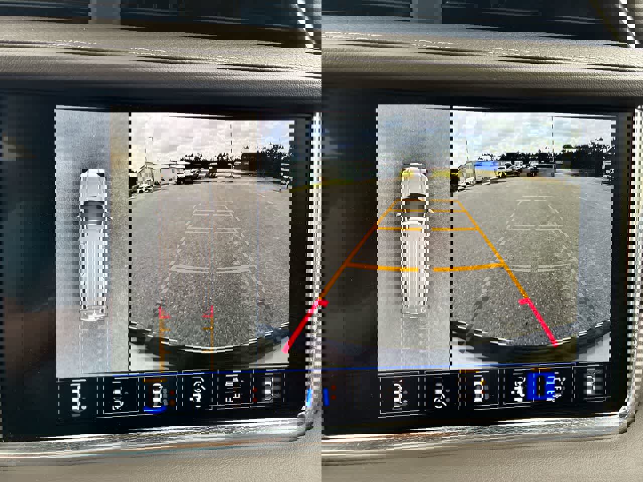 Used 2024 GMC Yukon XL Denali image 14