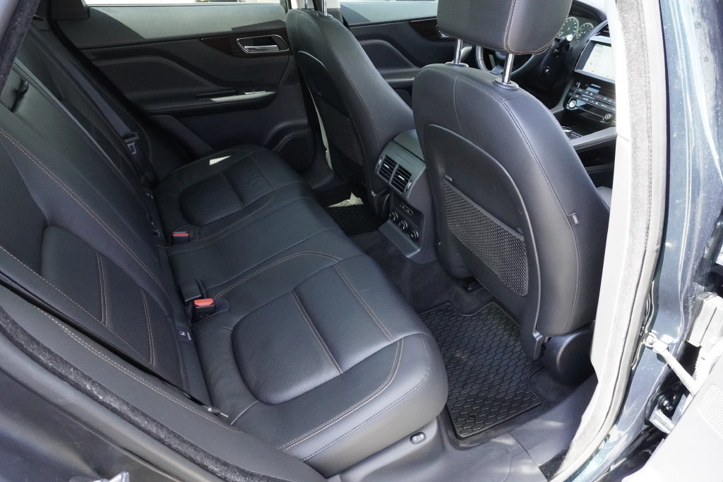 Used 2017 Jaguar F-PACE Prestige AWD/4WD image 26