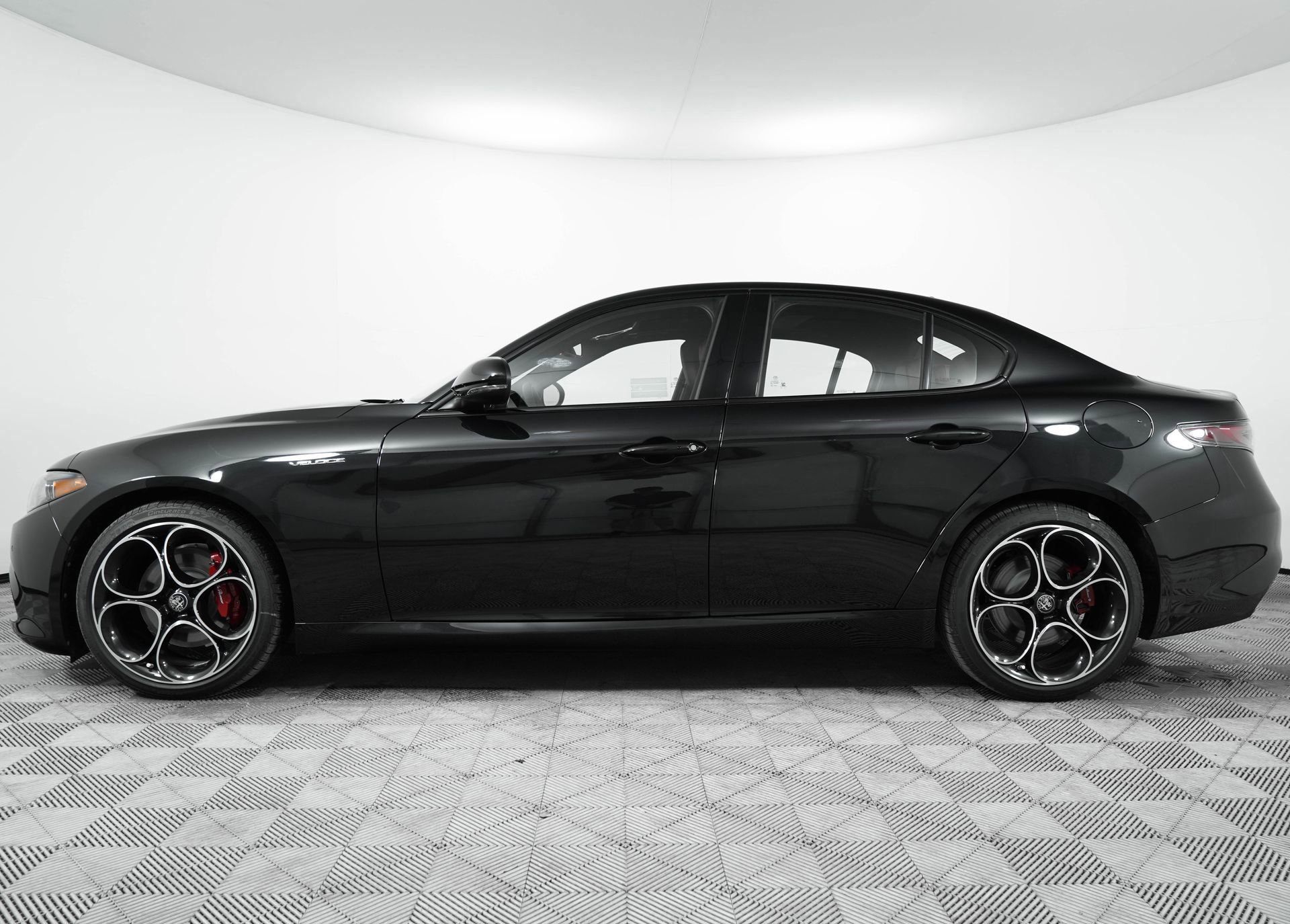 New 2025 Alfa Romeo Giulia w/ Veloce Package Rwd image 5