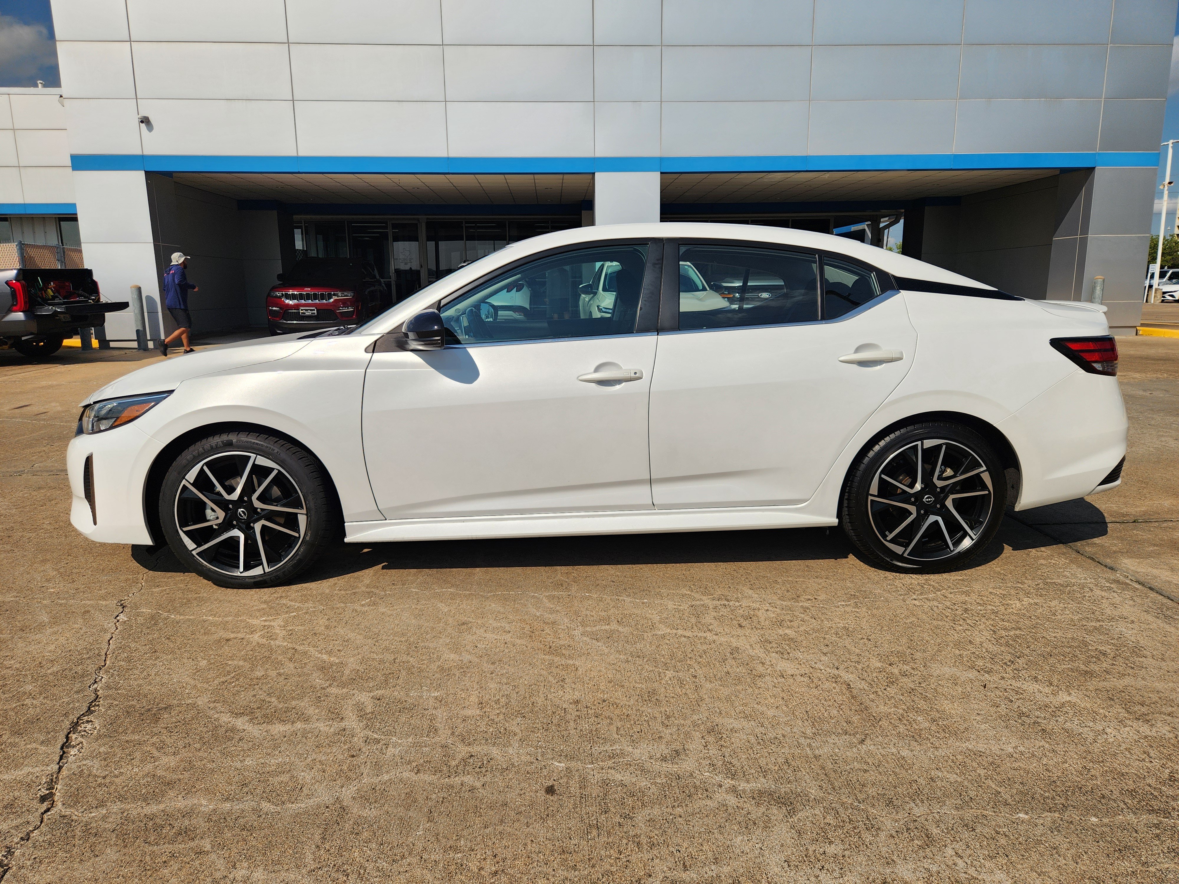 Used 2025 Nissan Sentra SR FWD image 5
