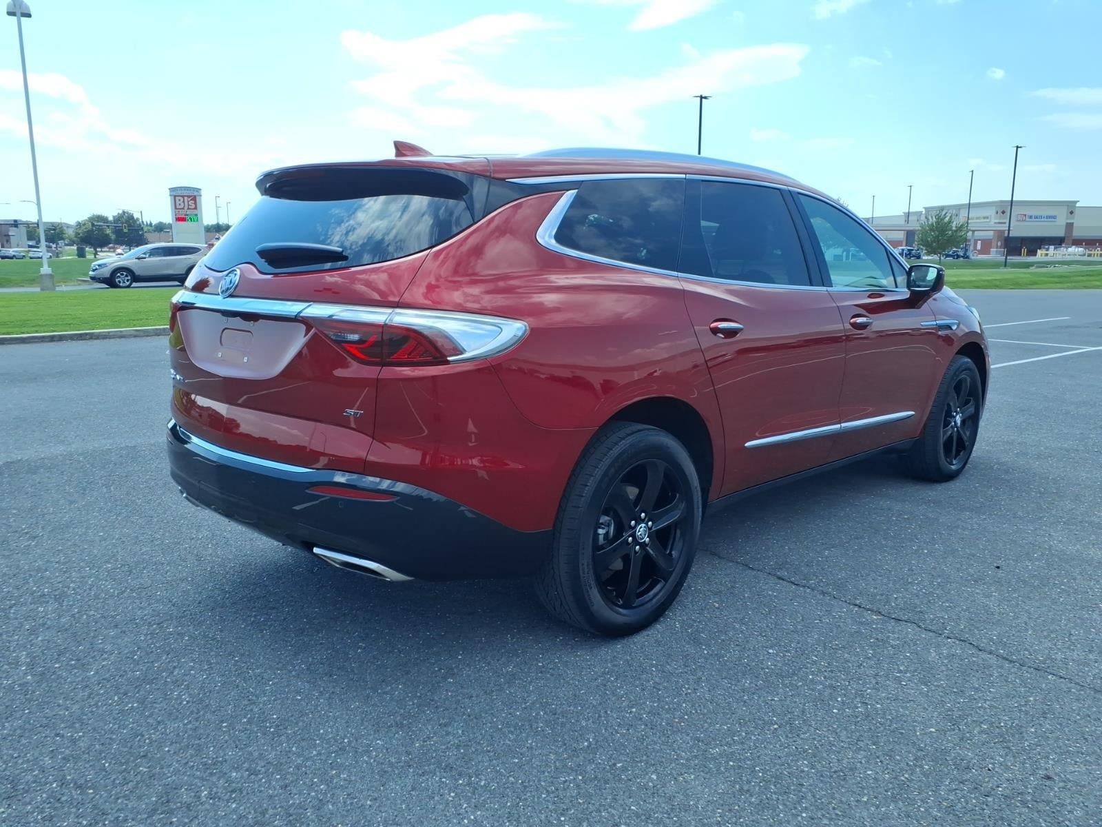 Certified 2023 Buick Enclave Essence w/ Experience Buick Package AWD/4WD image 4