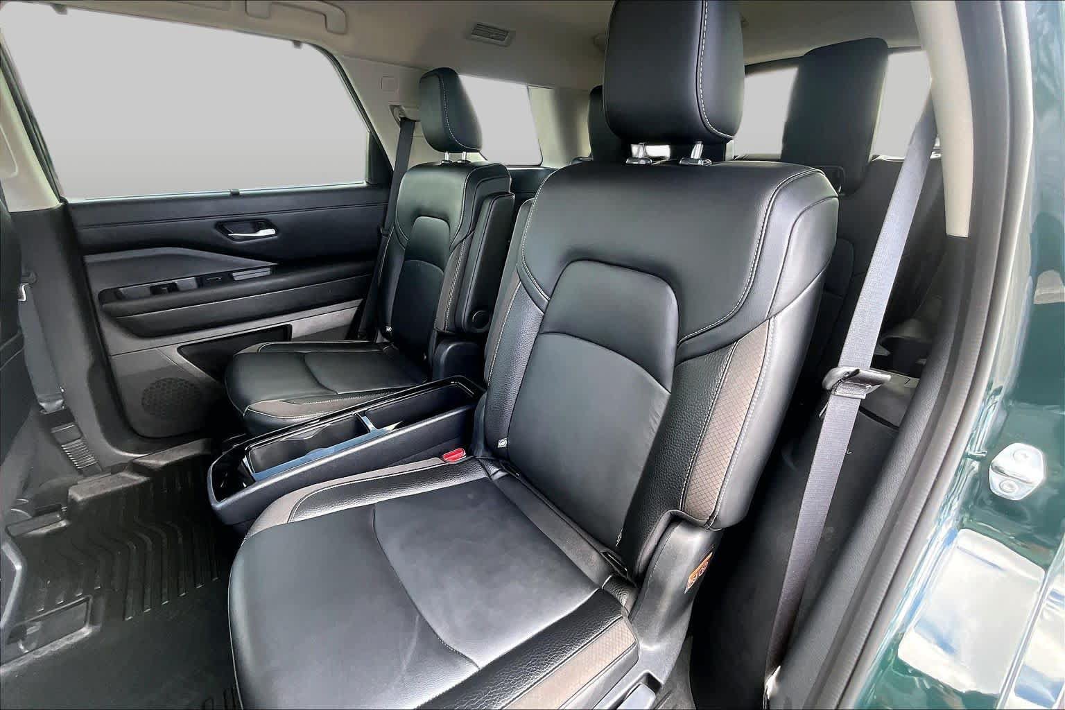 Used 2024 Nissan Pathfinder SL w/ SL Premium Package FWD image 21