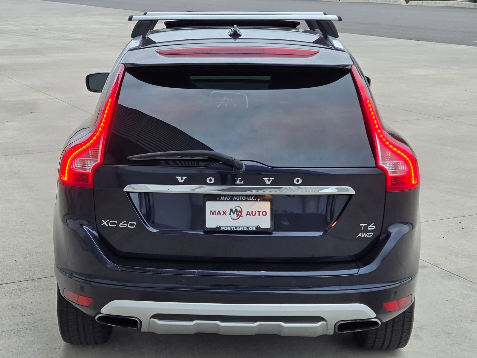 Used 2017 Volvo XC60 T6 Dynamic w/ Preferred Option Package AWD/4WD image 7