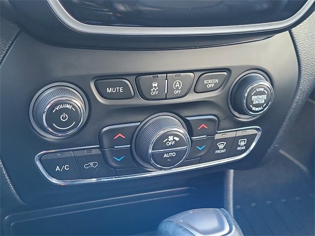 Used 2019 Jeep Cherokee Limited image 24