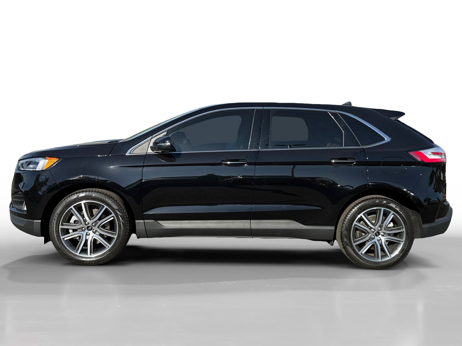 Used 2024 Ford Edge Titanium w/ Equipment Group 301A AWD/4WD image 2