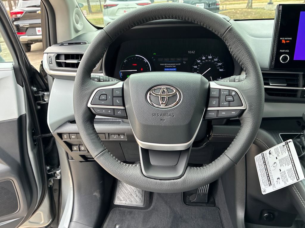 New 2026 Toyota Sienna XLE image 24