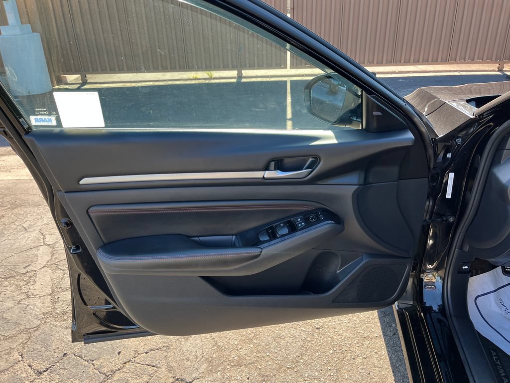 Used 2023 Nissan Altima 2.5 SR FWD image 10