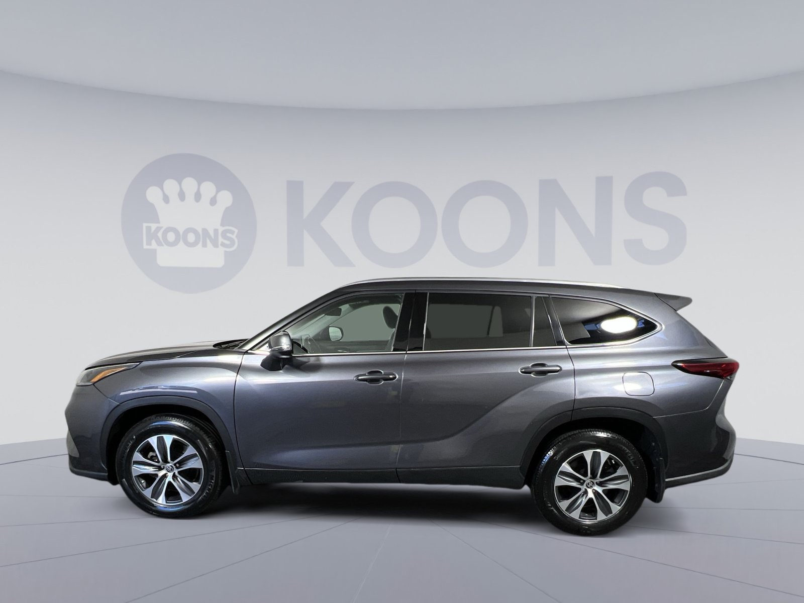 Used 2021 Toyota Highlander XLE AWD/4WD image 7