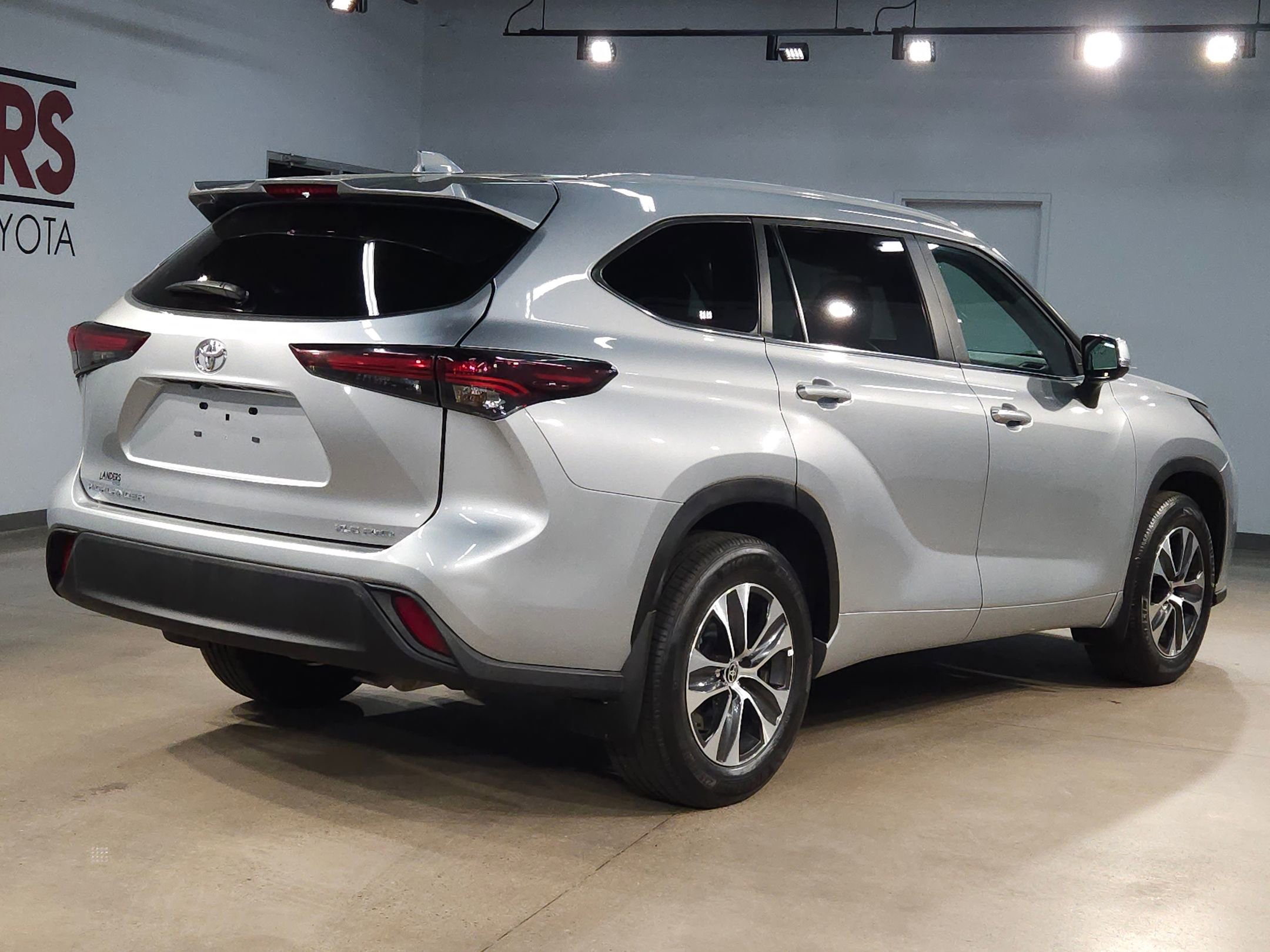 Certified 2025 Toyota Highlander XLE AWD/4WD image 7