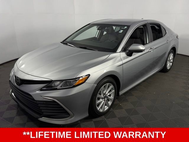 Used 2023 Toyota Camry LE image 3