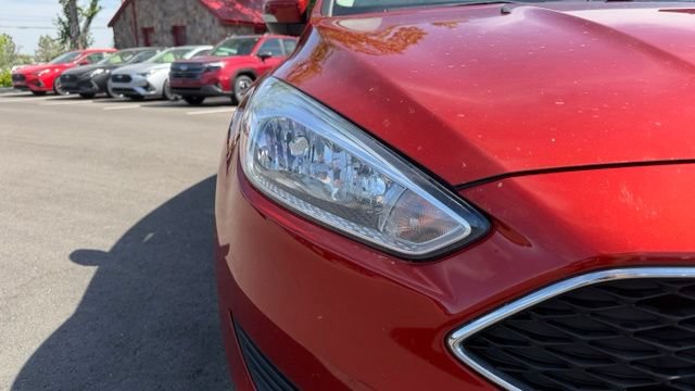 Used 2018 Ford Focus SE w/ Cold Weather Package FWD image 9