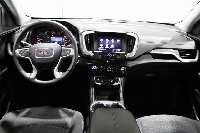 Used 2024 GMC Terrain SLE w/ Driver Convenience Package image 16