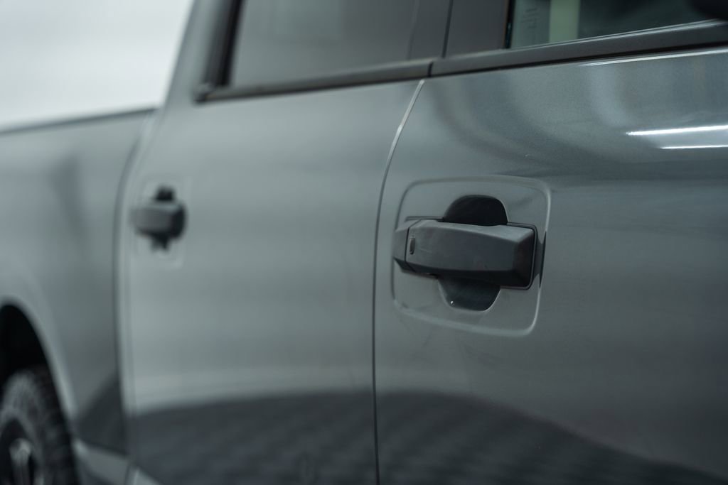 Used 2022 Nissan Titan SV w/ SV Convenience Package image 14