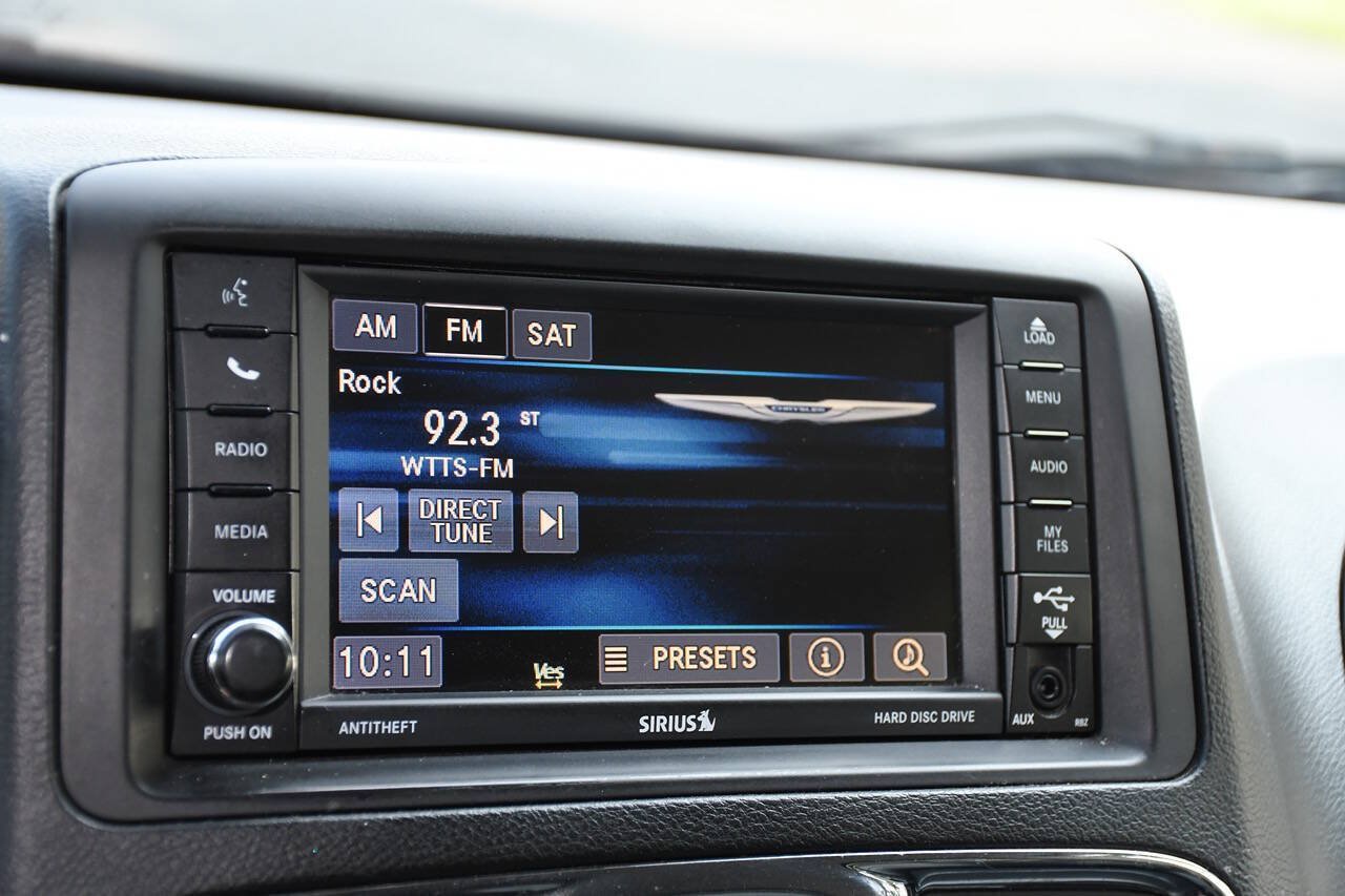 Used 2015 Chrysler Town & Country Touring-L w/ Driver Convenience Group FWD image 37