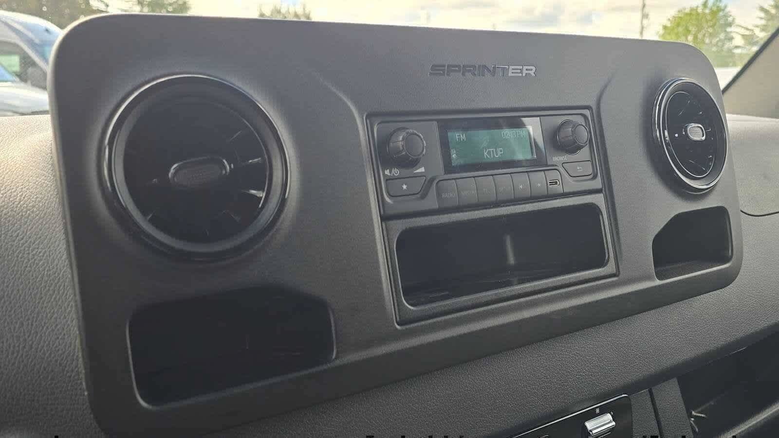 Used 2025 Mercedes-Benz Sprinter 2500 image 35