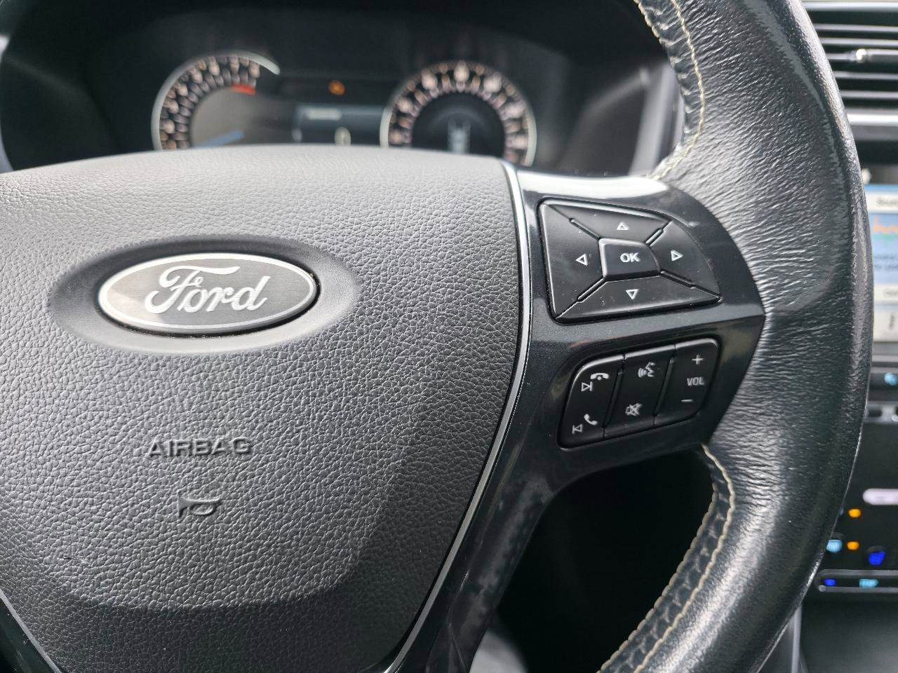 Used 2018 Ford Explorer Platinum image 32