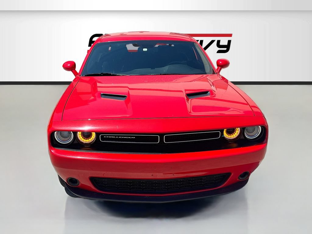Used 2022 Dodge Challenger SXT RWD image 2