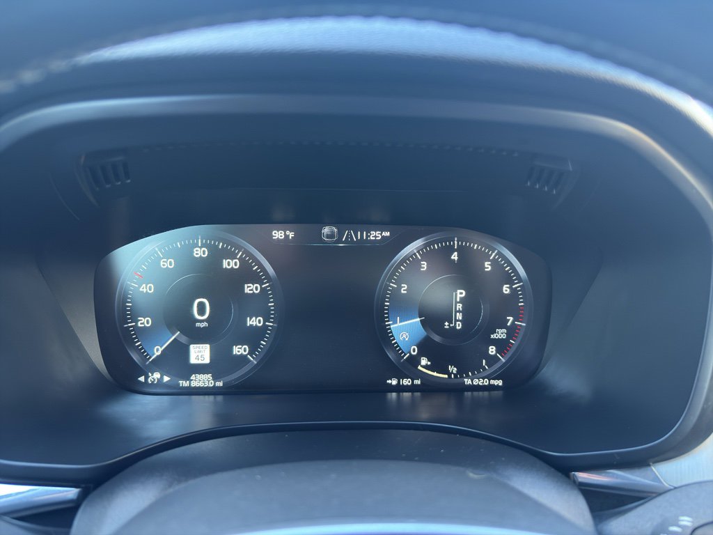 Used 2018 Volvo XC60 T5 Momentum w/ Convenience Package image 7