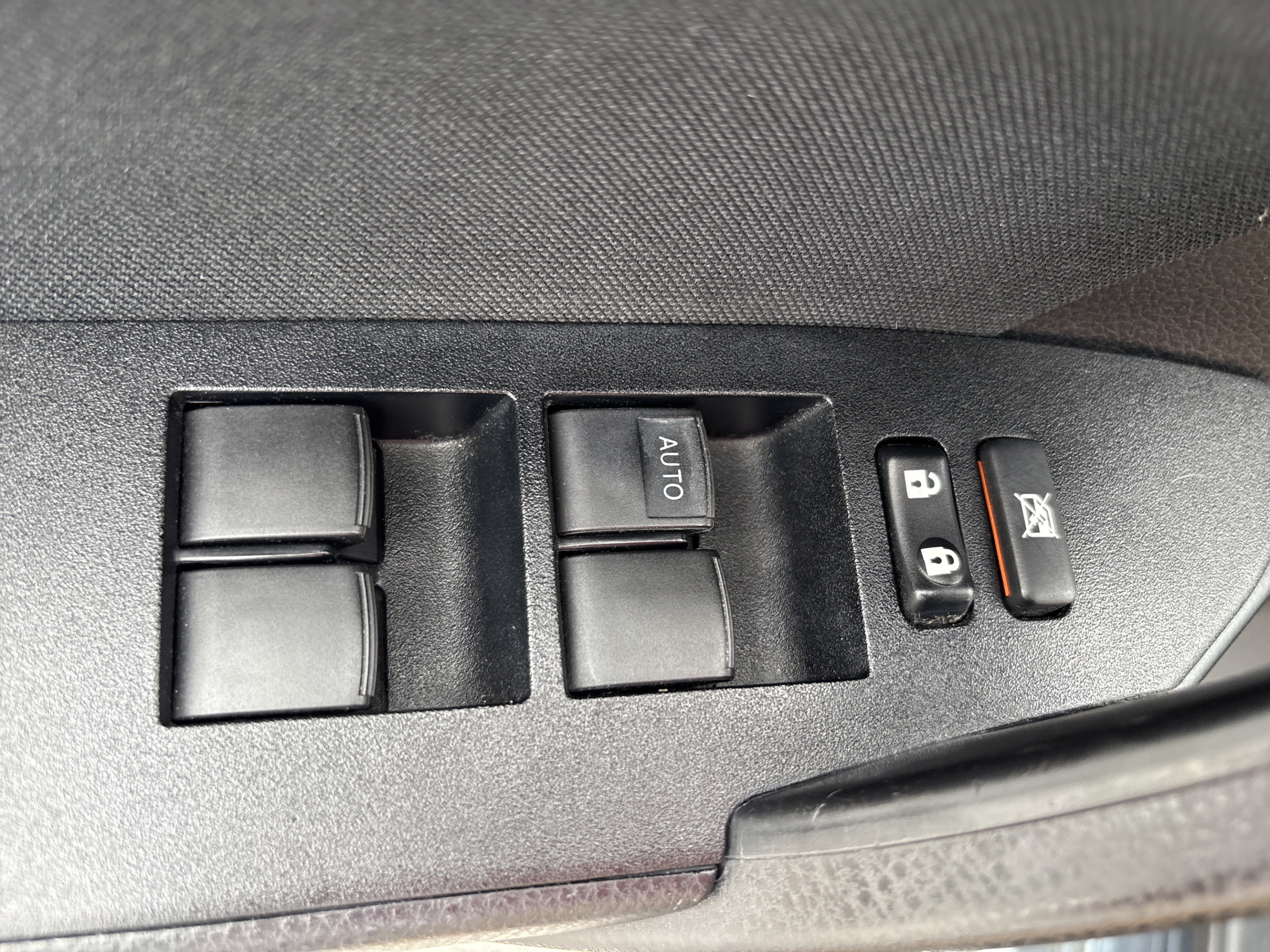 Used 2015 Toyota Corolla LE FWD image 18