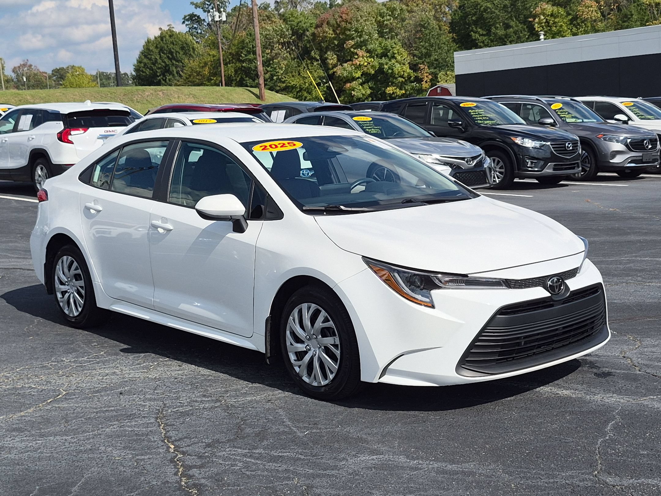 Used 2025 Toyota Corolla LE FWD image 7