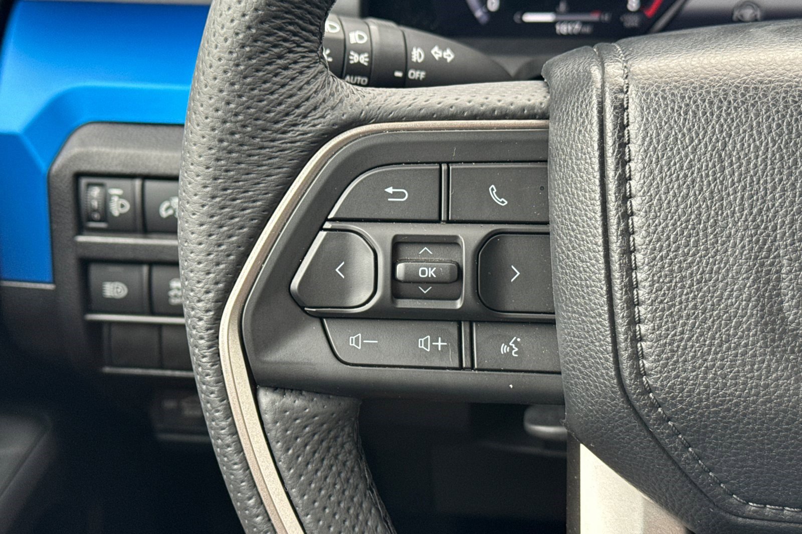 Used 2025 Toyota Tacoma TRD Off-Road image 30