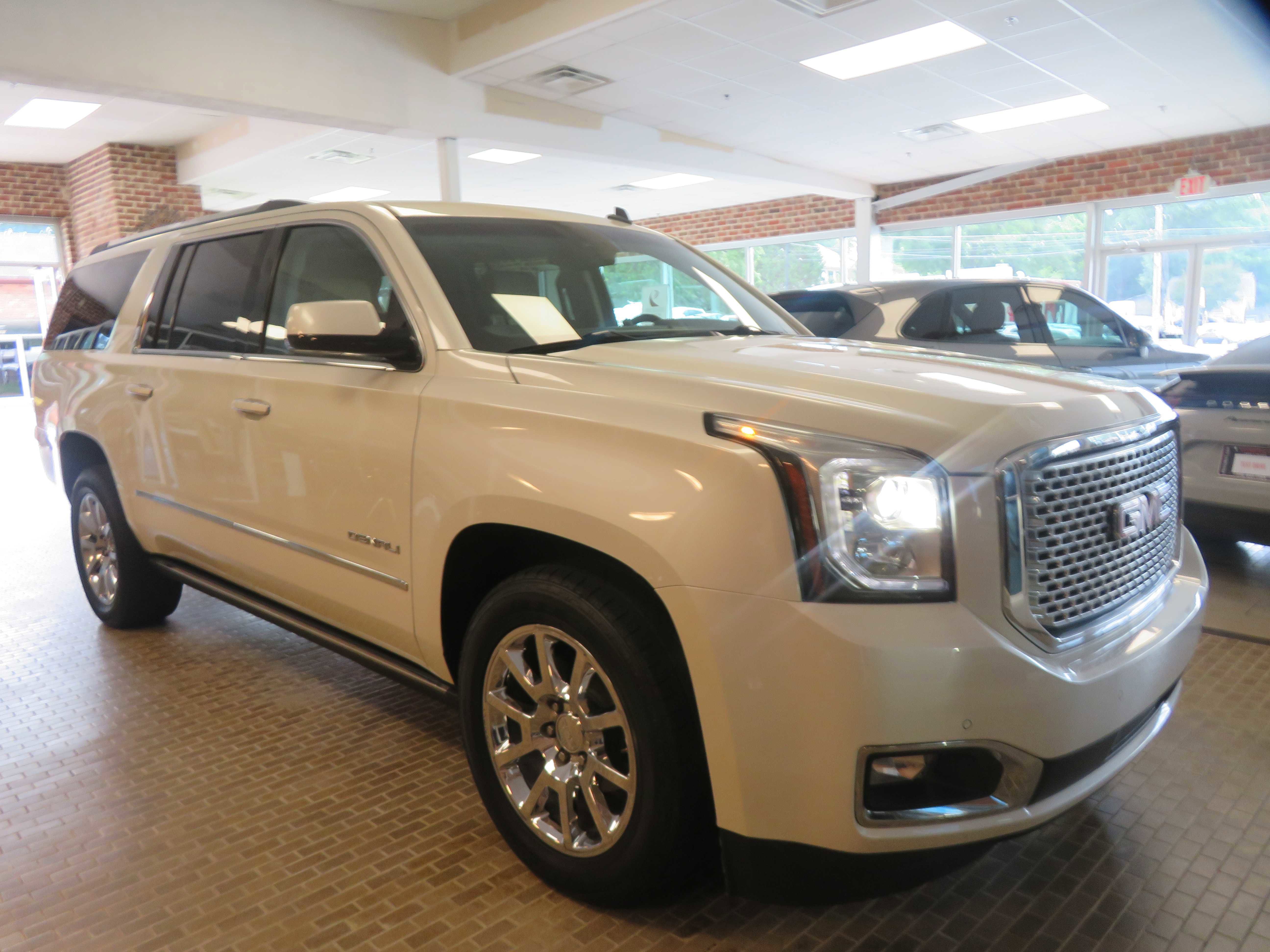 Used 2015 GMC Yukon XL Denali w/ Touring Package AWD/4WD image 64
