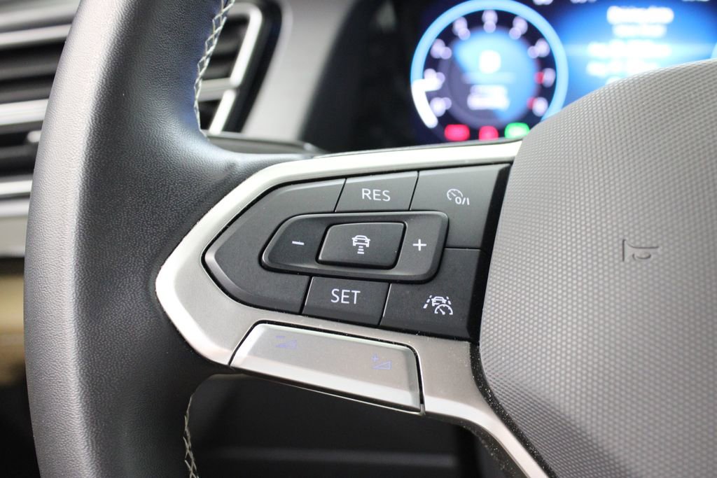 Certified 2024 Volkswagen Atlas Cross Sport SE FWD image 25