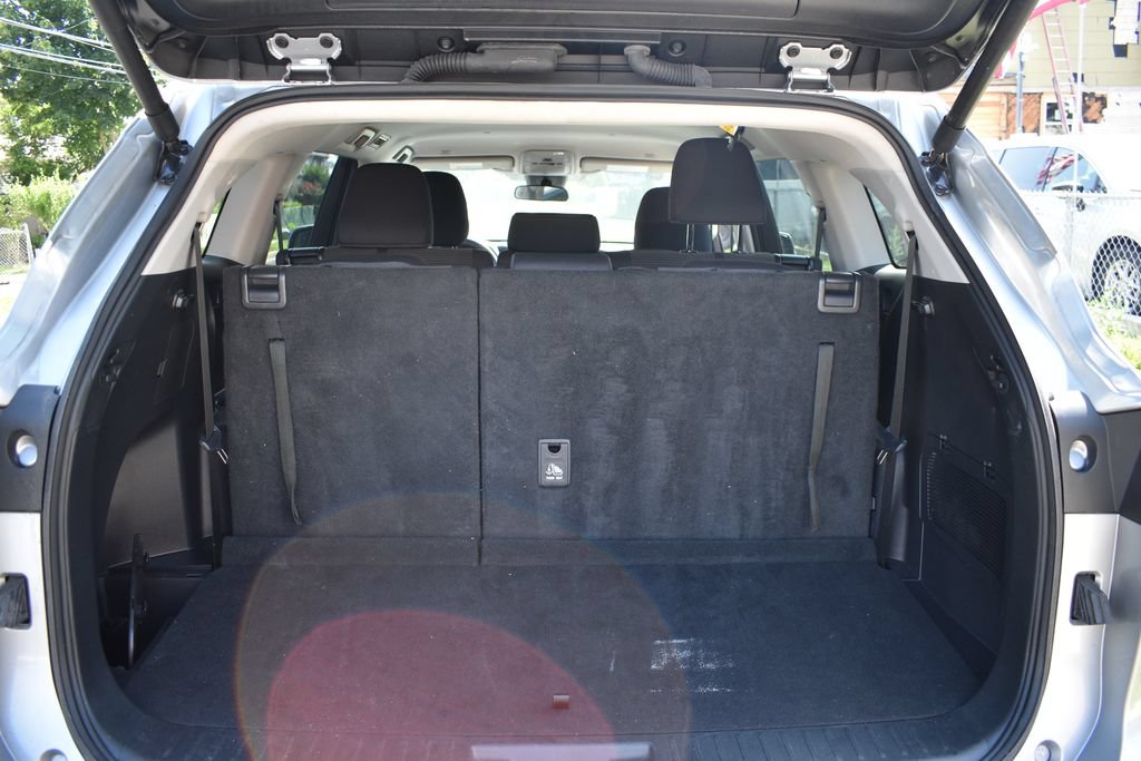 Used 2025 Toyota Highlander LE FWD image 34