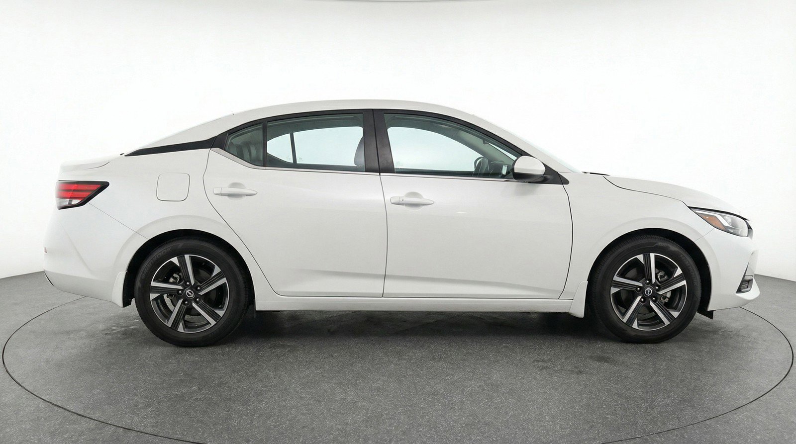 Used 2025 Nissan Sentra SV FWD image 11