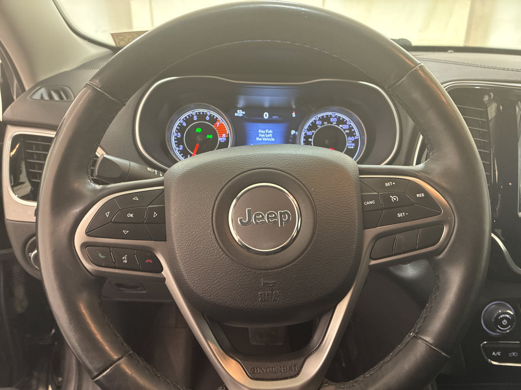 Used 2019 Jeep Cherokee Limited w/ Trailer Tow Group AWD/4WD image 11