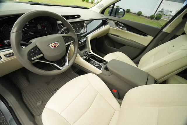 Used 2024 Cadillac XT6 Premium Luxury w/ Technology Package FWD image 26