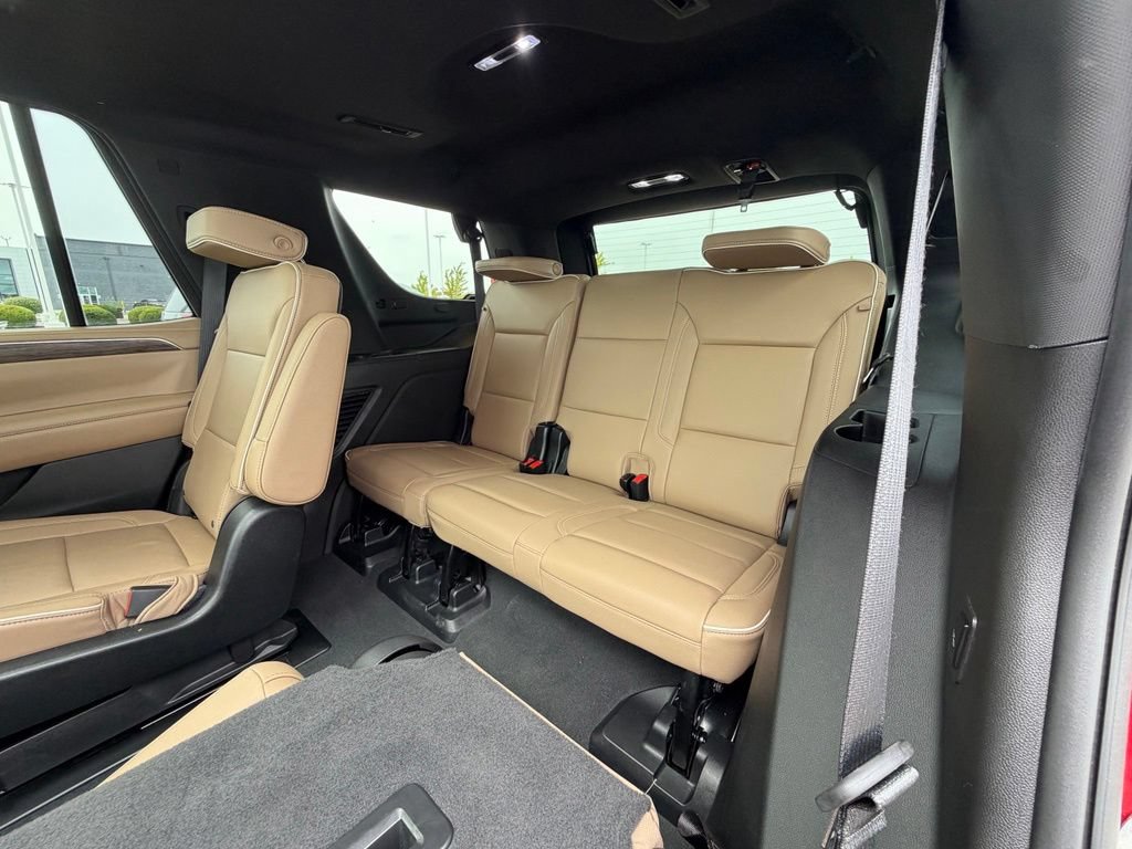 Used 2023 Chevrolet Tahoe Premier AWD/4WD image 36
