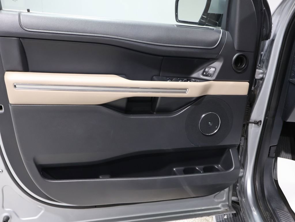 Used 2023 Ford Expedition Limited image 12