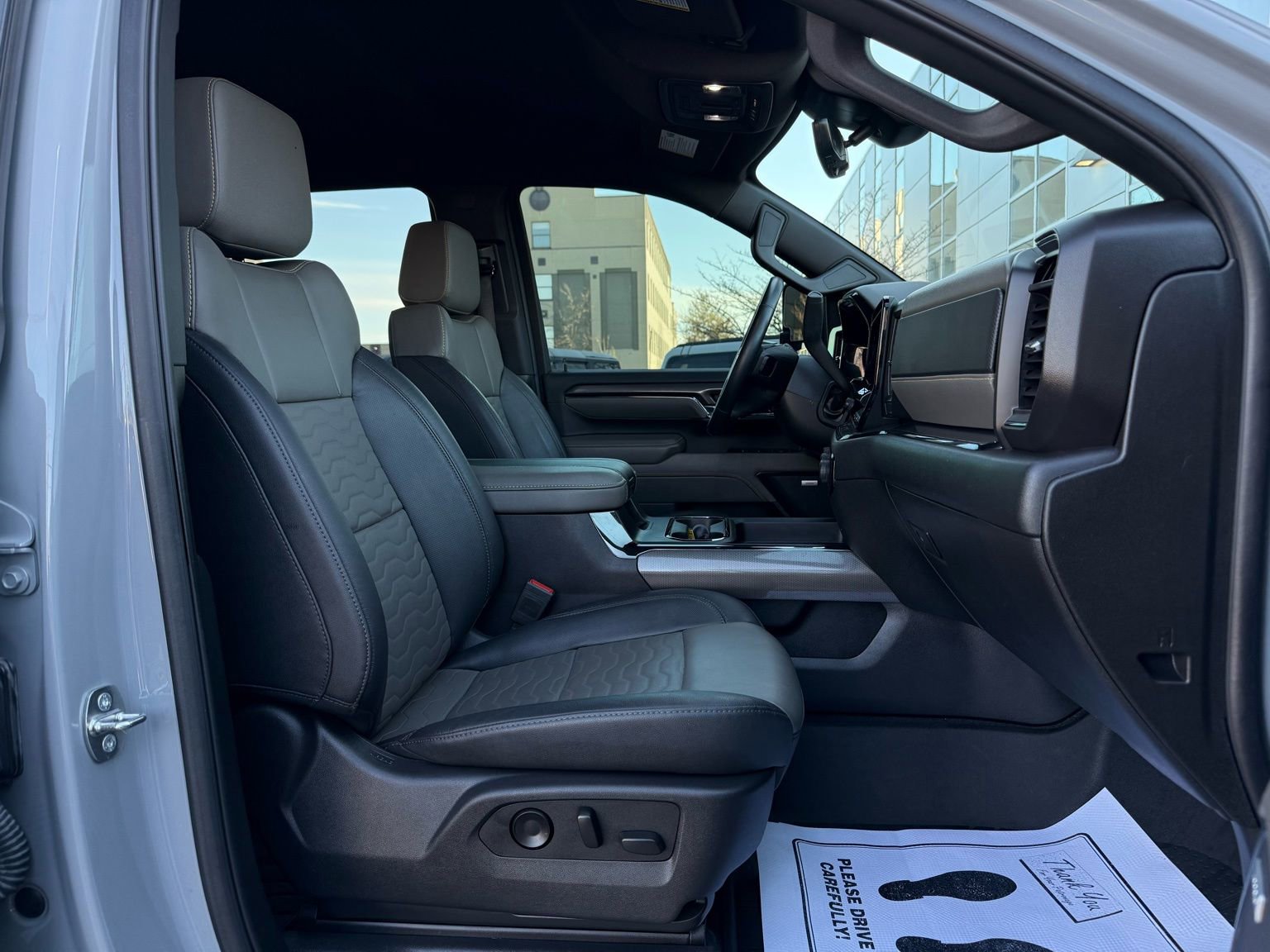 Used 2024 Chevrolet Silverado 2500 ZR2 w/ Technology Package image 25