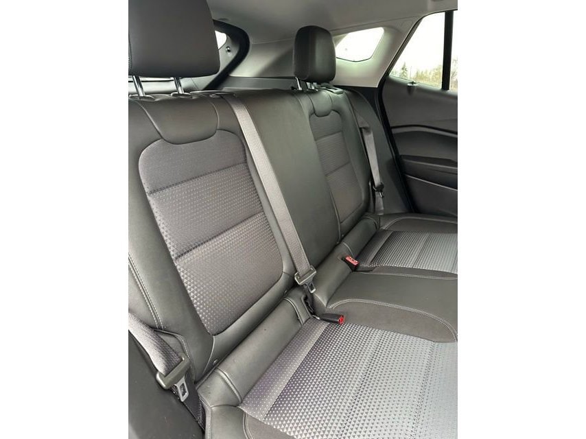 Used 2025 Chevrolet Trax LT FWD image 16